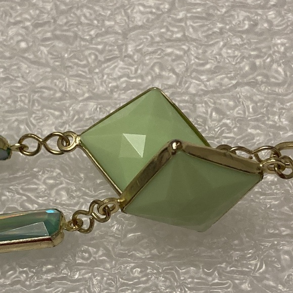 Geometric Blue Green Faceted Crystals Gold Tone Open Oval Link Chain Necklace - Picture 12 of 15